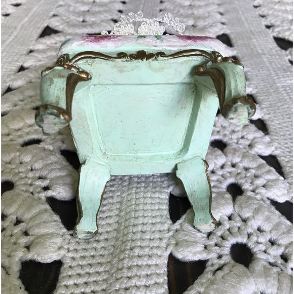 DEZINE Vintage Cottagecore Ceramic Comfy Chair Picture Frame - Picture 7 of 16